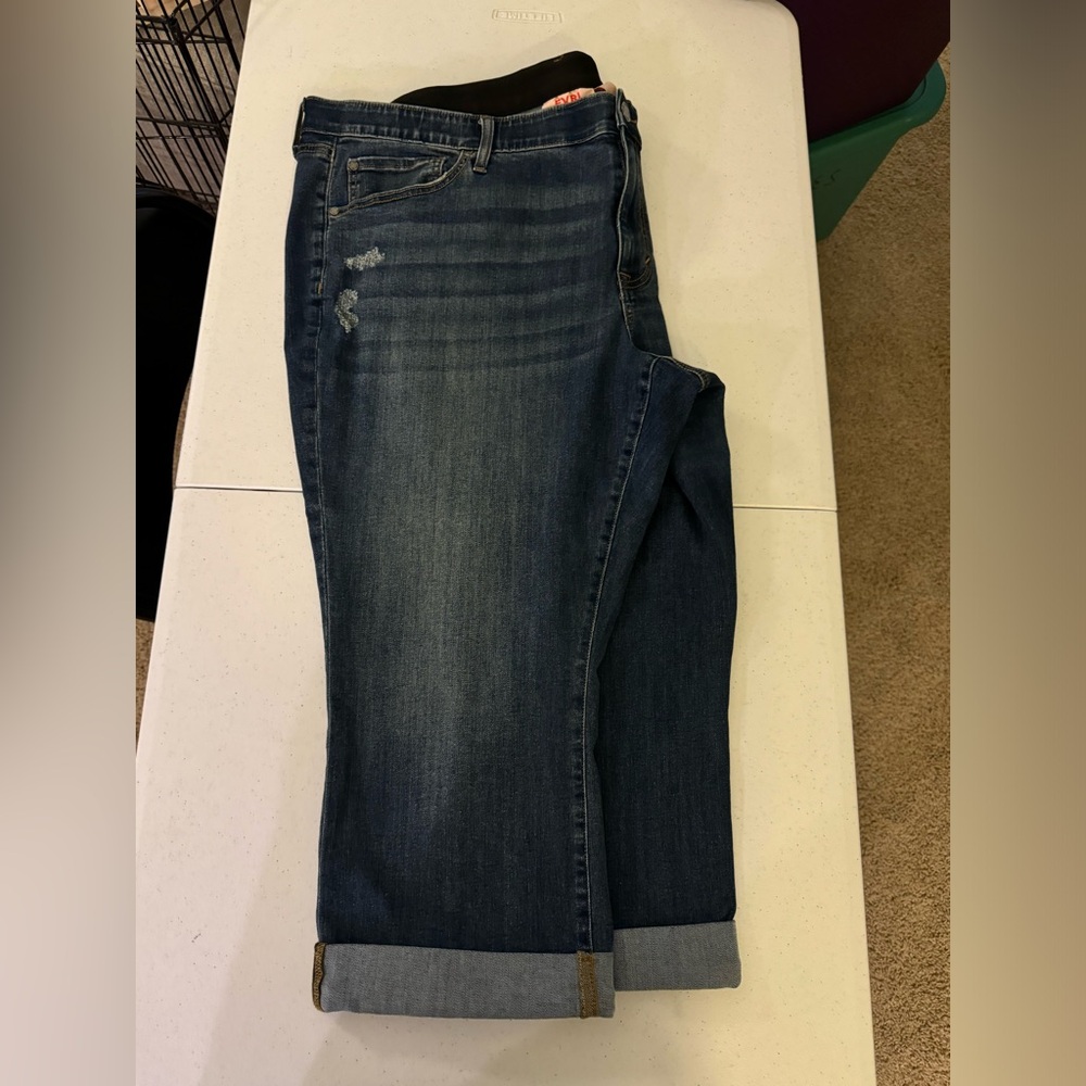 Evri Capri Jean Pant - like new condition
